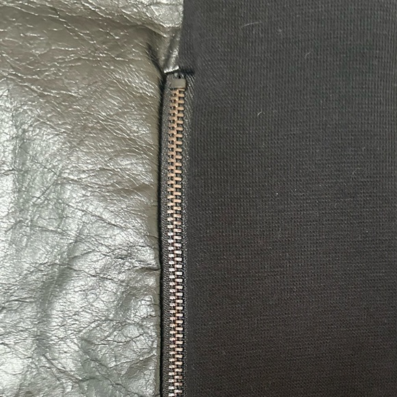 Black Pencil Skirt with Leather-like Side Panels and Zipper Details. Size M. - Picture 3 of 9